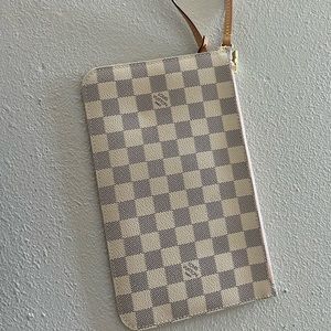 LOUIS VUITTON
Damier Azur Neverfull MM GM Pochette Rose Ballerine